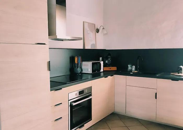 Dans Un Village Des Pyrénées