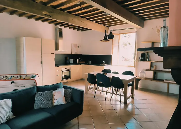 Dans Un Village Des Pyrénées *